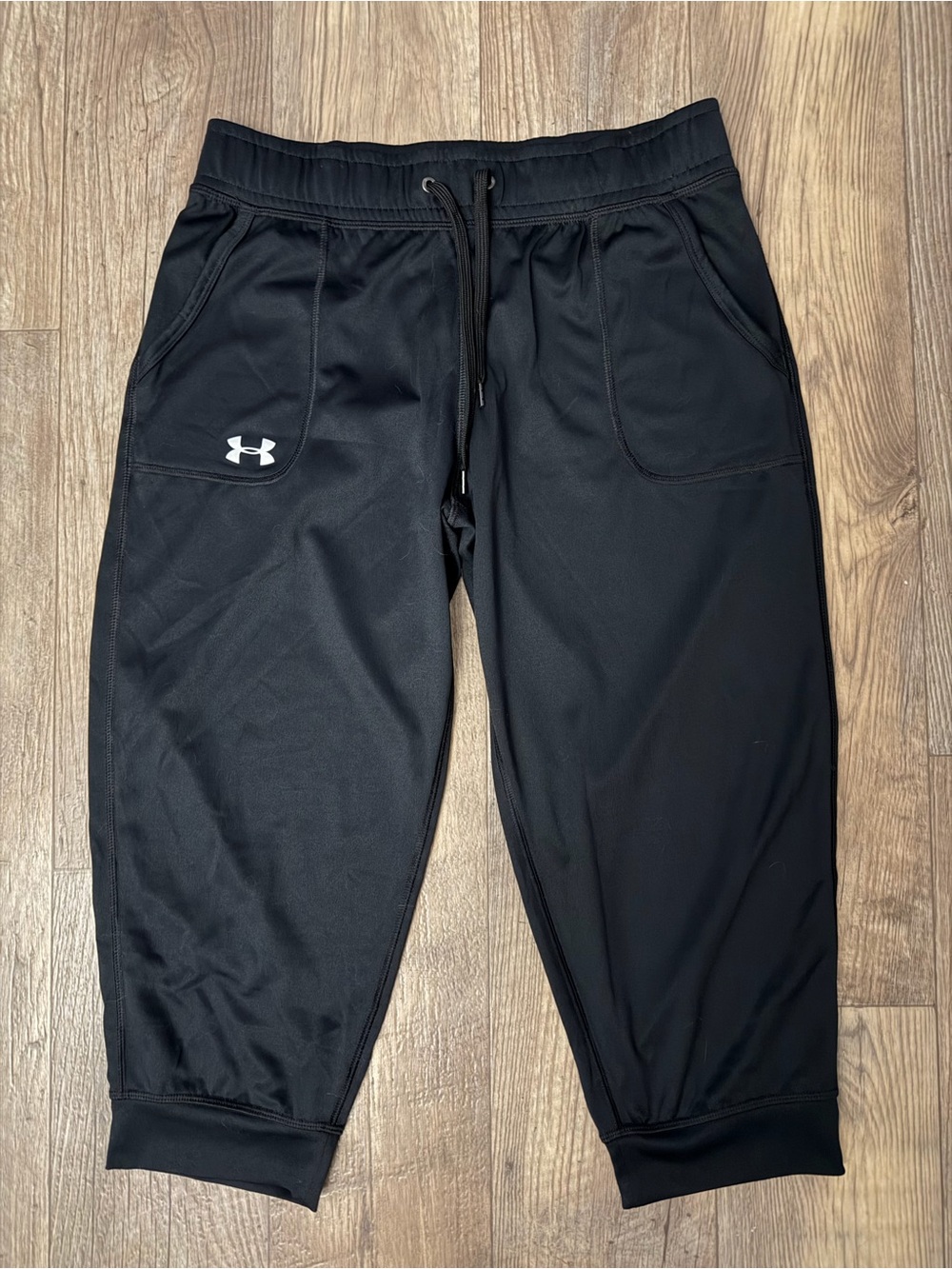 Under Armour Women’s Black Performance Capri Joggers. Size Small